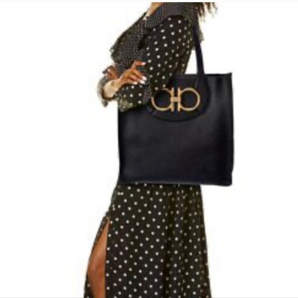 Salvatore Ferragamo Gancini Maxi Tote - black leather, gold hardware